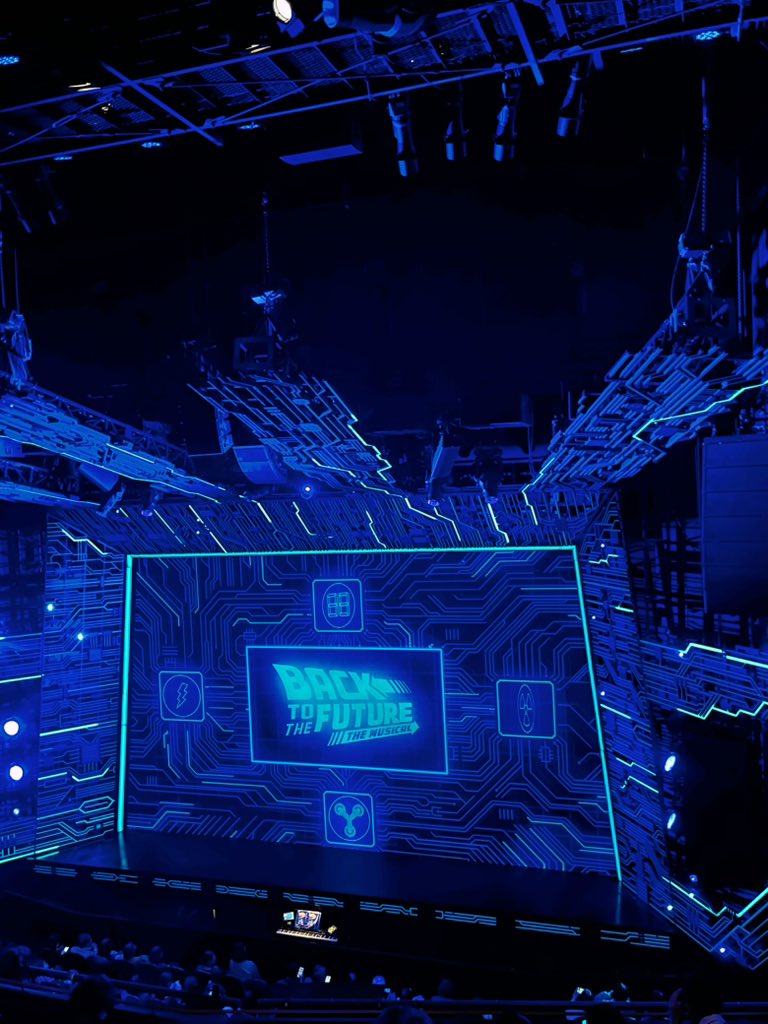 劇団四季のBTTFおかわり。
前回見たときに感動し過ぎて、その日にチケット取った🎫 すべてにおいて完成度の高い舞台なので、ぜひ見て欲しい