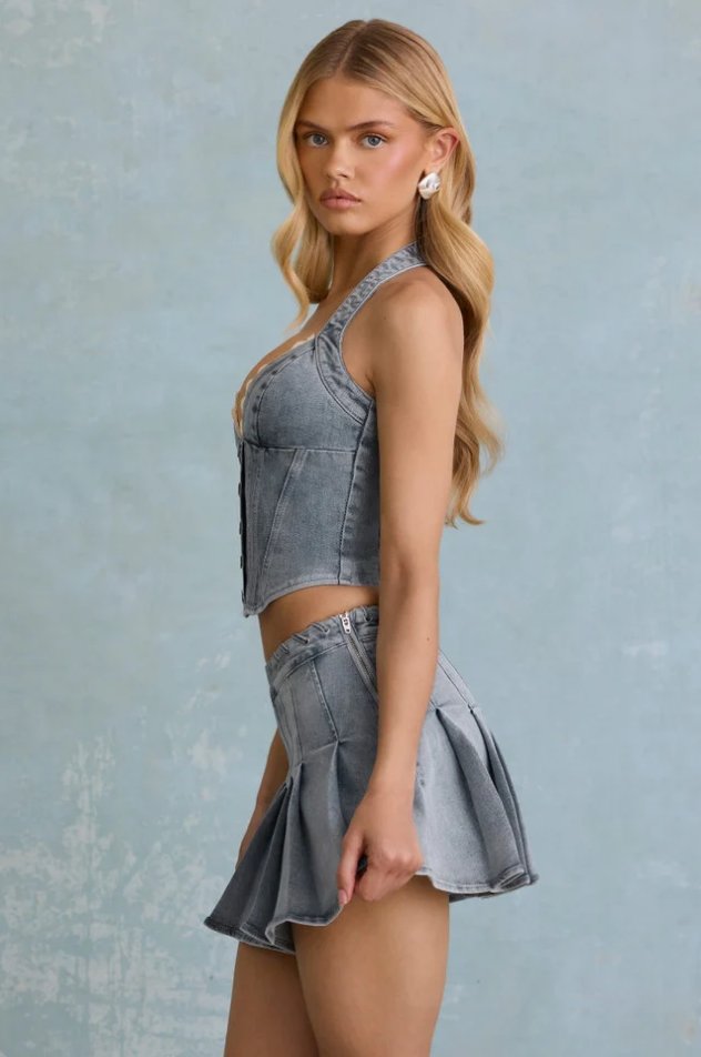 laborosestore's tweet image. Effortlessly cool with a touch of edge 📷
This denim set is all about flattering fits and confident vibes — made to stand out wherever you go 📷
Shop now: laborose.com/.../low-rise-p…...
#laborose #laborosestyle #denimset #sportychic #outfitinspo #chiclook #trendyfits #fashionfinds