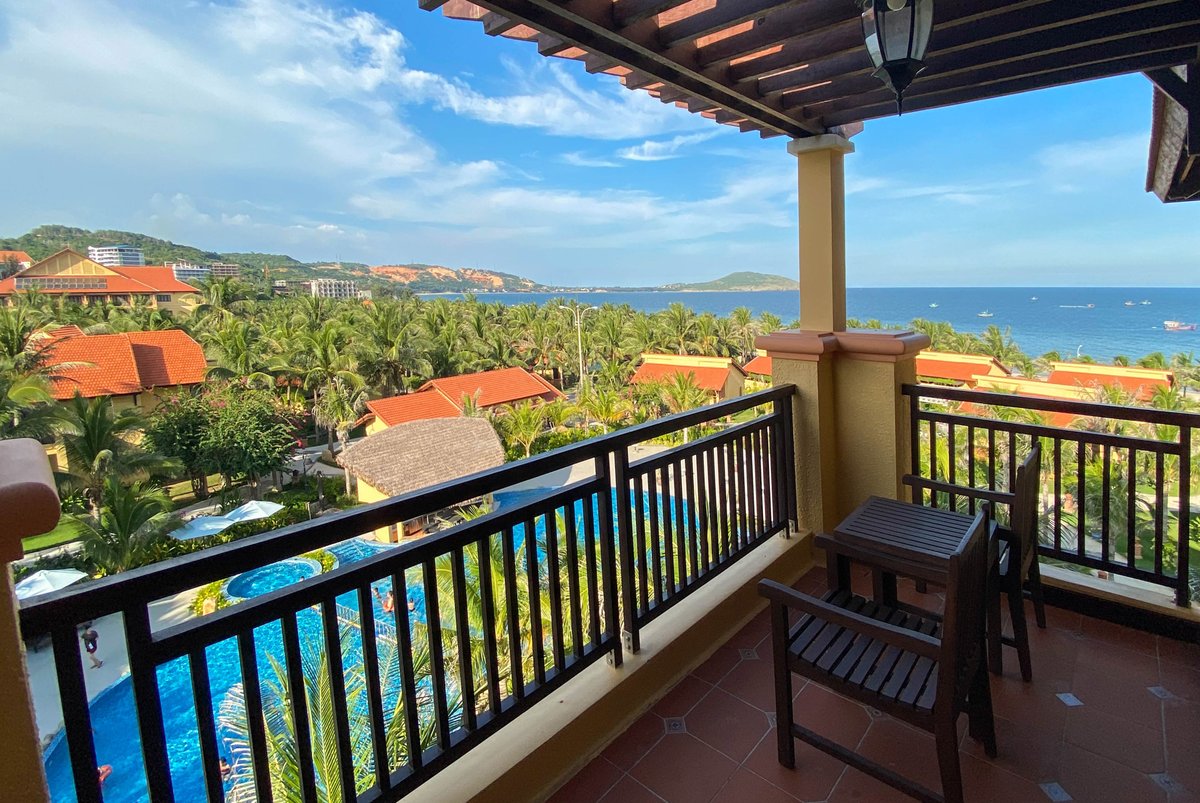 ResortPandanus's tweet photo. 𝐂𝐨𝐦𝐩𝐥𝐢𝐦𝐞𝐧𝐭𝐚𝐫𝐲 𝟑𝟎-𝐦𝐢𝐧𝐮𝐭𝐞 𝐫𝐞𝐥𝐚𝐱𝐚𝐭𝐢𝐨𝐧 𝐚𝐭 𝐇𝐢𝐛𝐢𝐬𝐜𝐮𝐬 𝐒𝐩𝐚: choose from neck, shoulder & nape therapy or a soothing foot massage, per guest, per stay — Applicable for stays of fewer than 3 nights!
#PandanusResort #PandanusResortMuiNe #MuiNe https://t.co/Hl9YdaKFtb