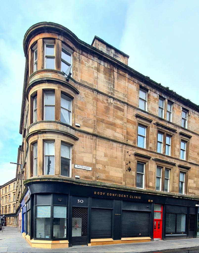 is_glasgow's tweet image. Blonde sandstone tenements on the corner of Saltmarket and Parnie Street in central Glasgow.

#glasgow #saltmarket #architecture #tenement #architecturephotography