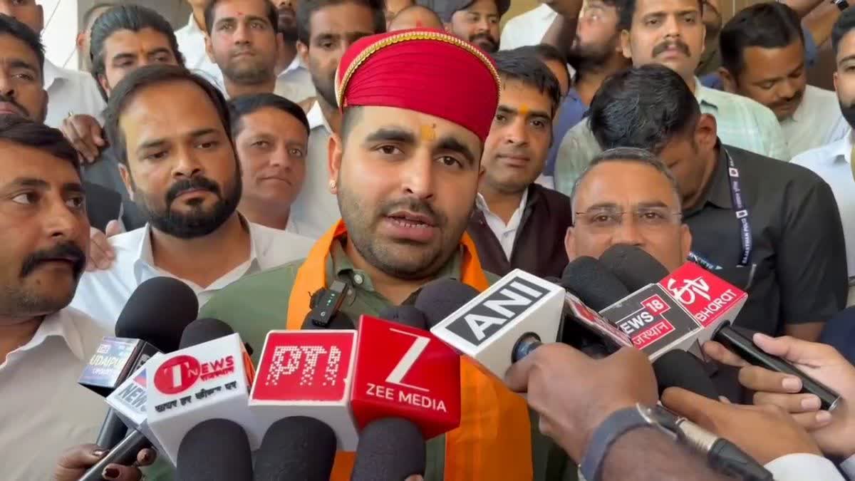 ETVBharatRJ's tweet image. रविंद्र सिंह भाटी बोले- राजनीतिक षड्यंत्र में दर्ज हुए थे केस, न्याय व्यवस्था पर पूरा भरोसा 
etvbharat.com/hi/state/mla-r… 
@RavindraBhati__ #UdaipurCourt #StudentLife #politicalconspiracy