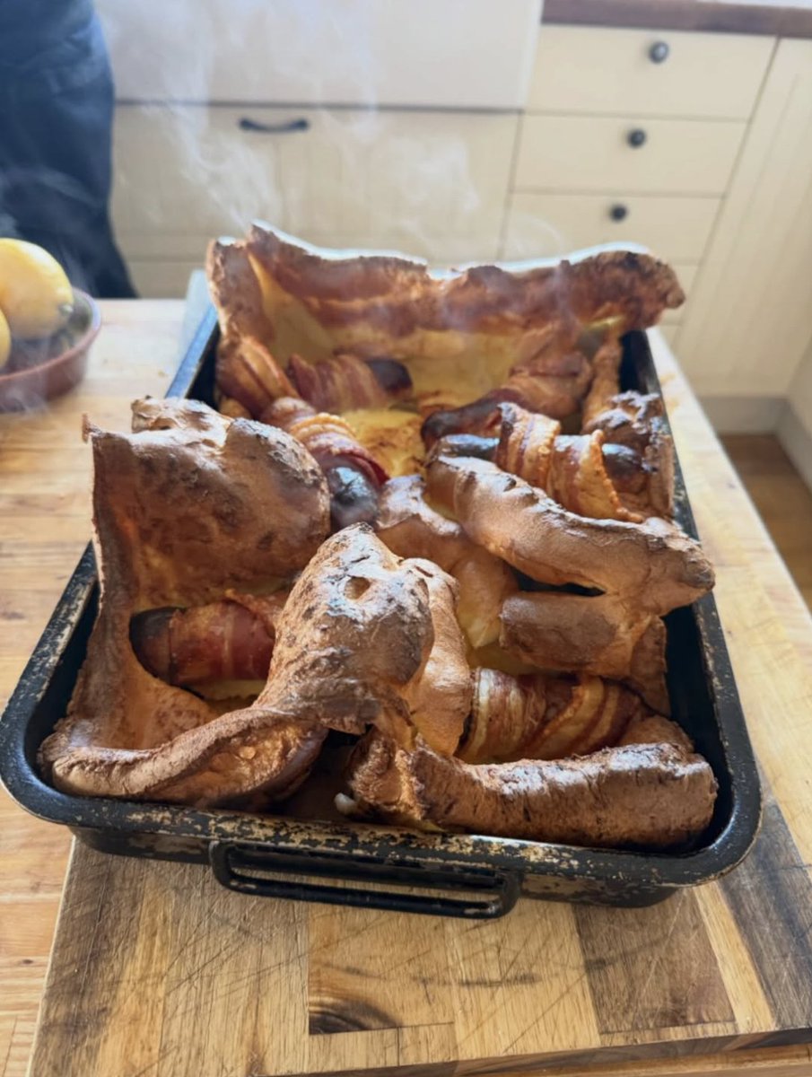 jo_thomas01's tweet image. I'm not a chef, or a farmer with knowledge. I can't judge food for it's skills and techniques. All I know is how food makes me feel. And serving this up at the table made me feel good. #atmytable #inmykitchen #home