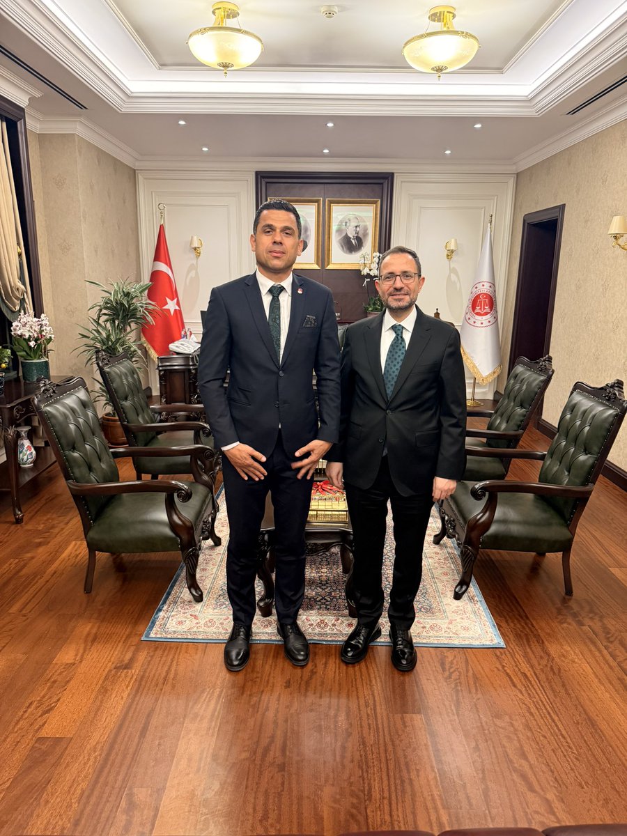 harunesen27's tweet photo. Adalet Bakan Yardımcımız Sayın Sedat Ayyıldız’ı, Spor Bakanlığı Gaziantep Atletizm İl Temsilciliği olarak makamında ziyaret ederek hasbihal ettik.
Nazik kabulleri ve misafirperverlikleri dolayısıyla Sayın Bakanımıza şükranlarımızı arz ederiz. @avsedatayyldz @Taf_Gaziantep https://t.co/euWUHwABRB