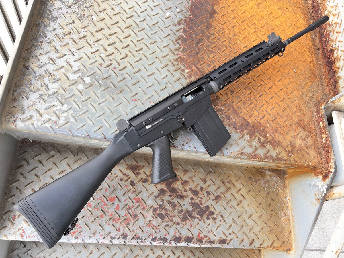 kinwa__official's tweet photo. ー再入荷品情報ー

①Classic Army社製 SA58 M-LOK SBR [CA148M] 電動ガン(品番：CA-CA148M)

②Classic Army社製 SA58 M-LOK Rifle [CA150M] 電動ガン(品番：CA-CA150M)

③Classic Army社製 SA58 OSW M-LOK Tactical [CA157M] 電動ガン(品番：CA-CA157M)

3機種再入荷(写真上順)

米 銃器メーカー DS Arms(DSA)社製 SA58シリーズのM-LOKハンドガードを標準装備したカスタムモデル各種を電動ガン(電子トリガー非搭載)で再現

この「近代化改修版FAL」を地で行くデザインが🤩🤩🤩

※品番：CA-CA148MとCA-CA157MにはPEQ型バッテリーケースが付属しております。

#airsoft #ClassicArmy #DSA #SA58 #FAL #英国軍 #電動ガン #サバゲー