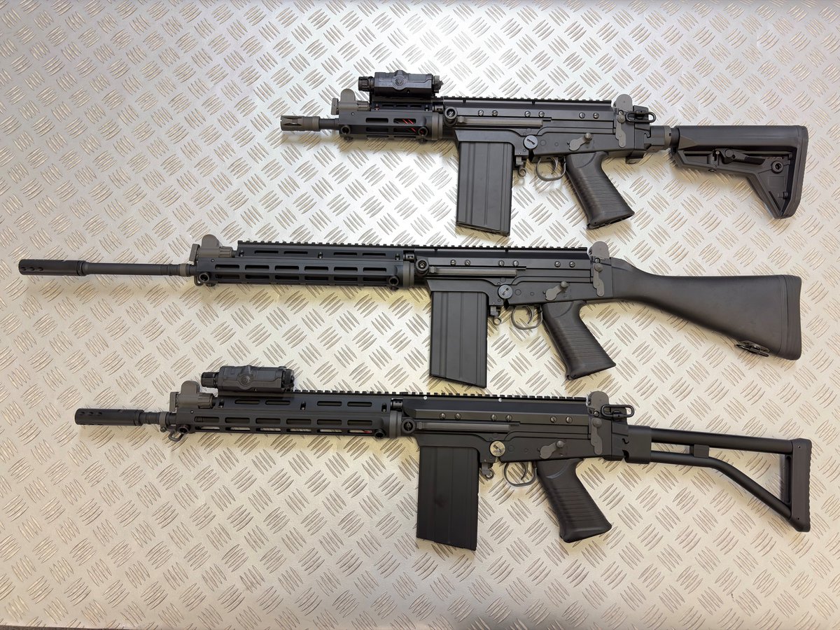 kinwa__official's tweet photo. ー再入荷品情報ー

①Classic Army社製 SA58 M-LOK SBR [CA148M] 電動ガン(品番：CA-CA148M)

②Classic Army社製 SA58 M-LOK Rifle [CA150M] 電動ガン(品番：CA-CA150M)

③Classic Army社製 SA58 OSW M-LOK Tactical [CA157M] 電動ガン(品番：CA-CA157M)

3機種再入荷(写真上順)

米 銃器メーカー DS Arms(DSA)社製 SA58シリーズのM-LOKハンドガードを標準装備したカスタムモデル各種を電動ガン(電子トリガー非搭載)で再現

この「近代化改修版FAL」を地で行くデザインが🤩🤩🤩

※品番：CA-CA148MとCA-CA157MにはPEQ型バッテリーケースが付属しております。

#airsoft #ClassicArmy #DSA #SA58 #FAL #英国軍 #電動ガン #サバゲー