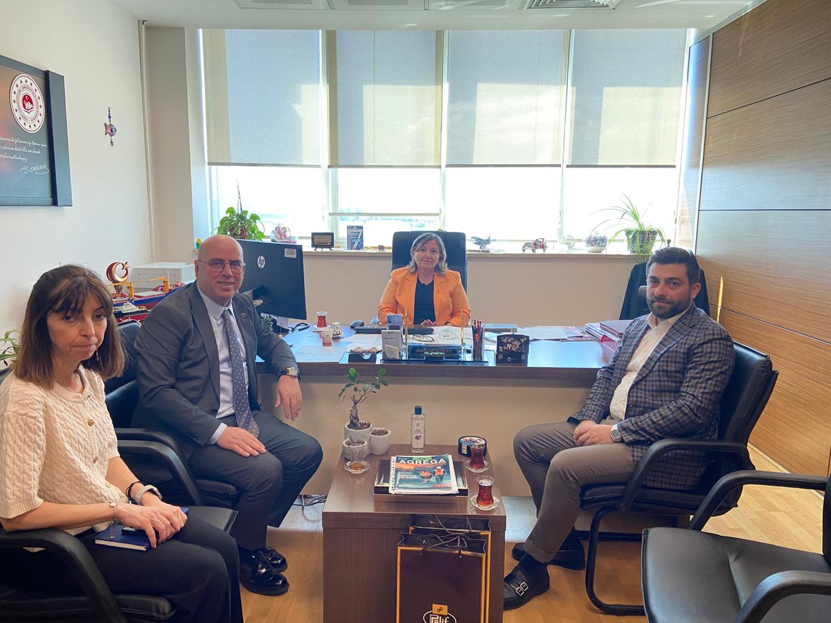AgubDestek's tweet photo. 7 Nisan 2026 tarihinde Yönetim Kurulu Başkanımız Sayın Temel Yaz ve Başkan Yardımcımız Sayın İskender Albayrak tarafından ÇŞİB Bakanlığı Çevre Yönetimi Genel Müdür Yardımcısı Sayın Gürsel Erul ile Döngüsel Ekonomi ve Atık Yönetimi Daire Başkanı Sayın Sabriye Ayhan ziyaret edildi. https://t.co/qYan1vXlfc