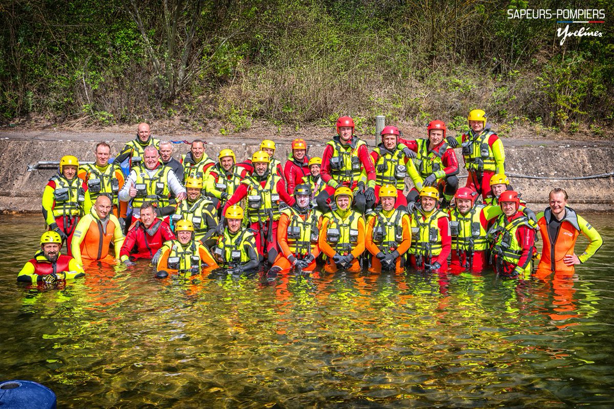 pompiers78's tweet image. #Formation | Fin du stage « Sauveteur risque inondation »

Clap de fin pour le stage « sauveteur risque inondation » au bassin d’eau vive de Cergy‑Neuville. 18 stagiaires des @pompiers78, du @Sdis_22, du @SDIS35officiel et du @Sdis77 ont renforcé leurs compétences en