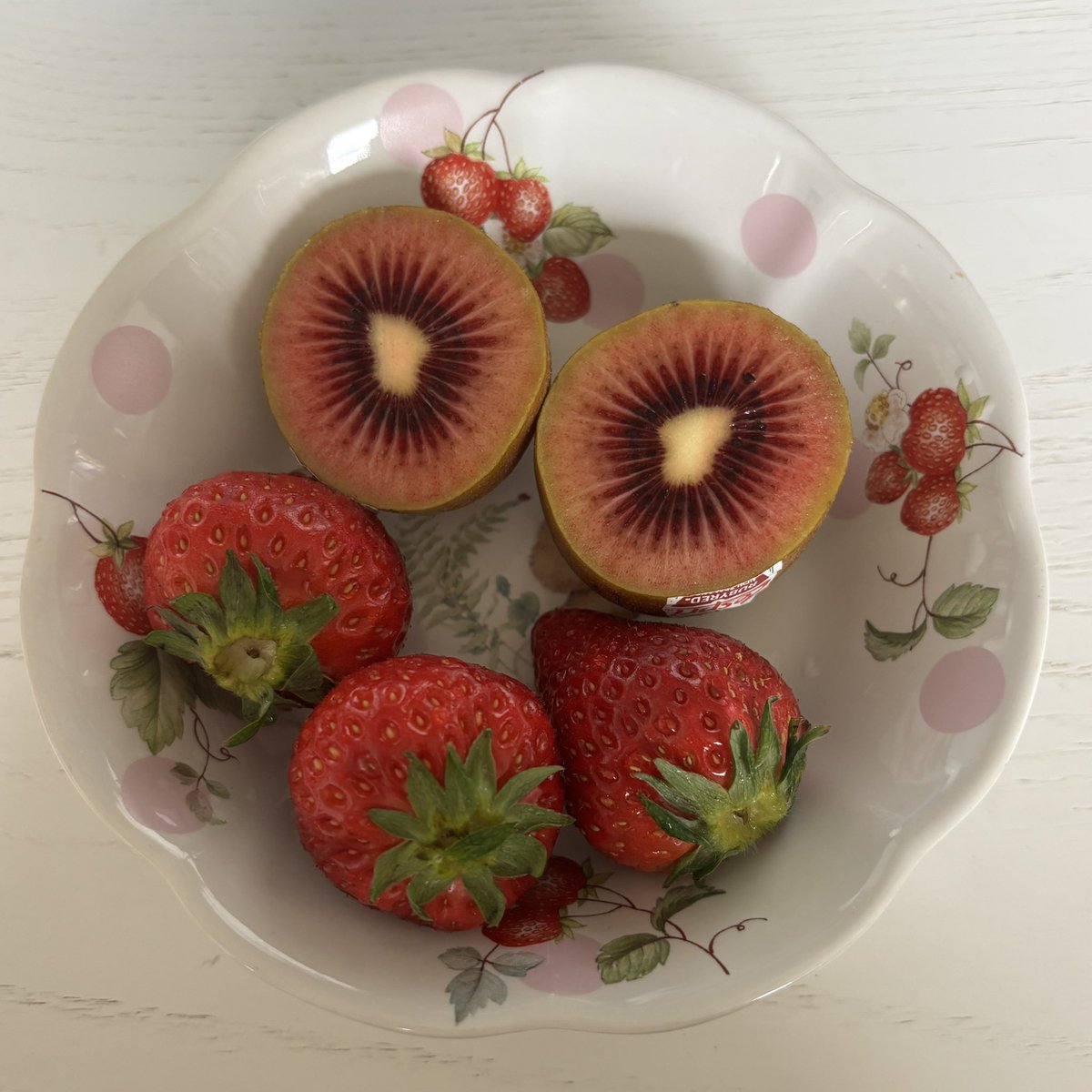 レタラ tweet media