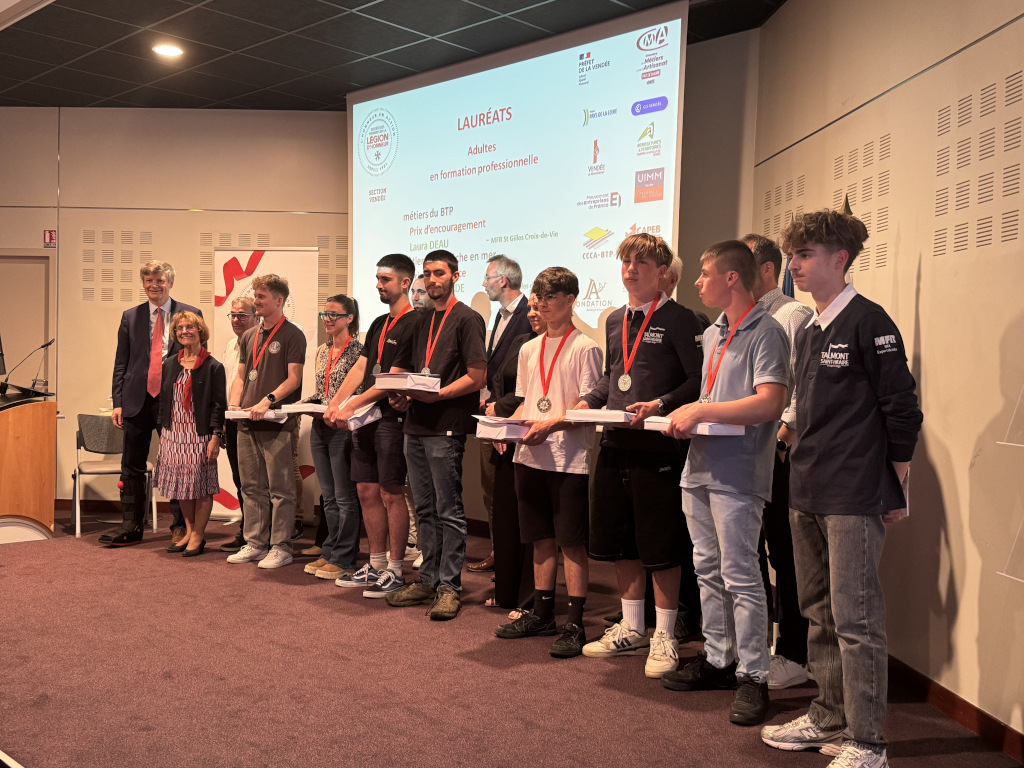 Image de Préfet de la Vendée : Cérémonie de remise des prix du concours "un parcours, un talent" organisé par la Société des membre