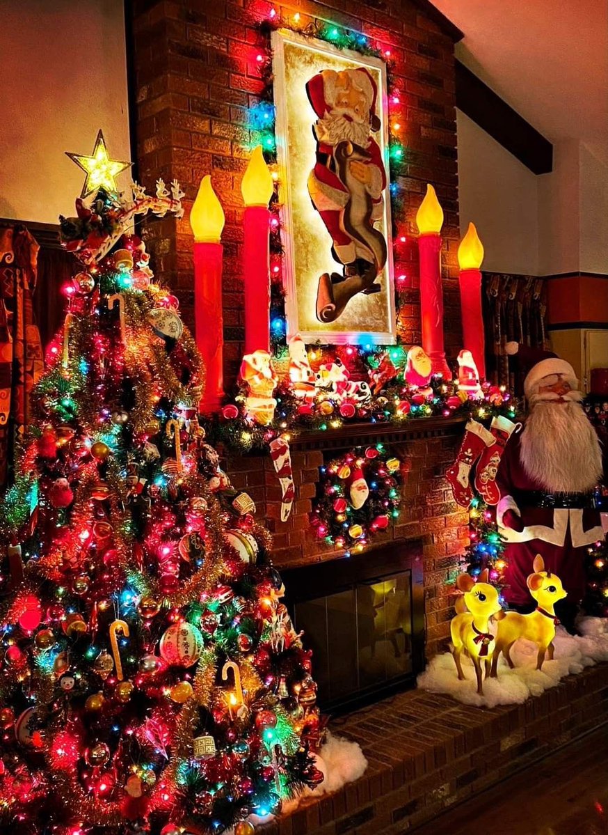 CandyCane_Elf's tweet image. 259 Days!! 
#Christmas #ChristmasCountdown2026 #Christmasmagic #holidayseason #MerryChristmas #Santa #ChristmasTree #Xmas #snowman #elf #christmascandy #christmascookies #folkart #newenglandchristmas