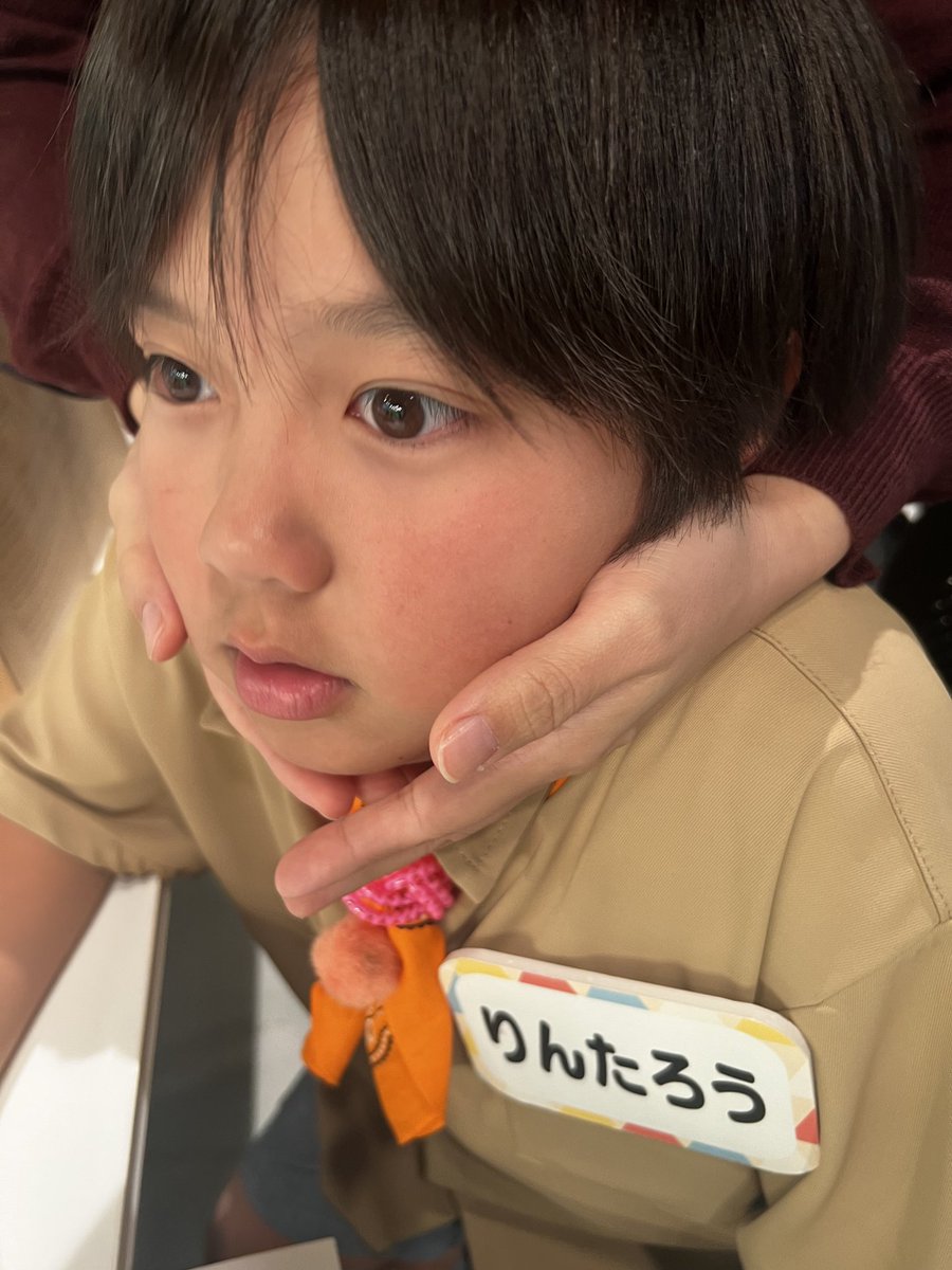 0902_rintaro's tweet photo. こんばんは🌛
マネージャーです👩🏻‍💻

過去pic！
『いろりろ』の収録休憩中
ママに顔をマッサージされている
倫太郎をパシャリ📸

『いろりろ』もぜひチェックしてください✨🙏

今週も1週間お疲れ様でした〜！

 #いろりろ 
 #江端倫太郎  #ピカロエンタープライズ https://t.co/84g4LDVdA2