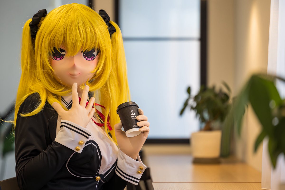 sumichi44's tweet photo. 金髪キラキラ金曜日✨✨ #kigurumi 
📸 @nayu_kig_moe https://t.co/hosD1ETc1S
