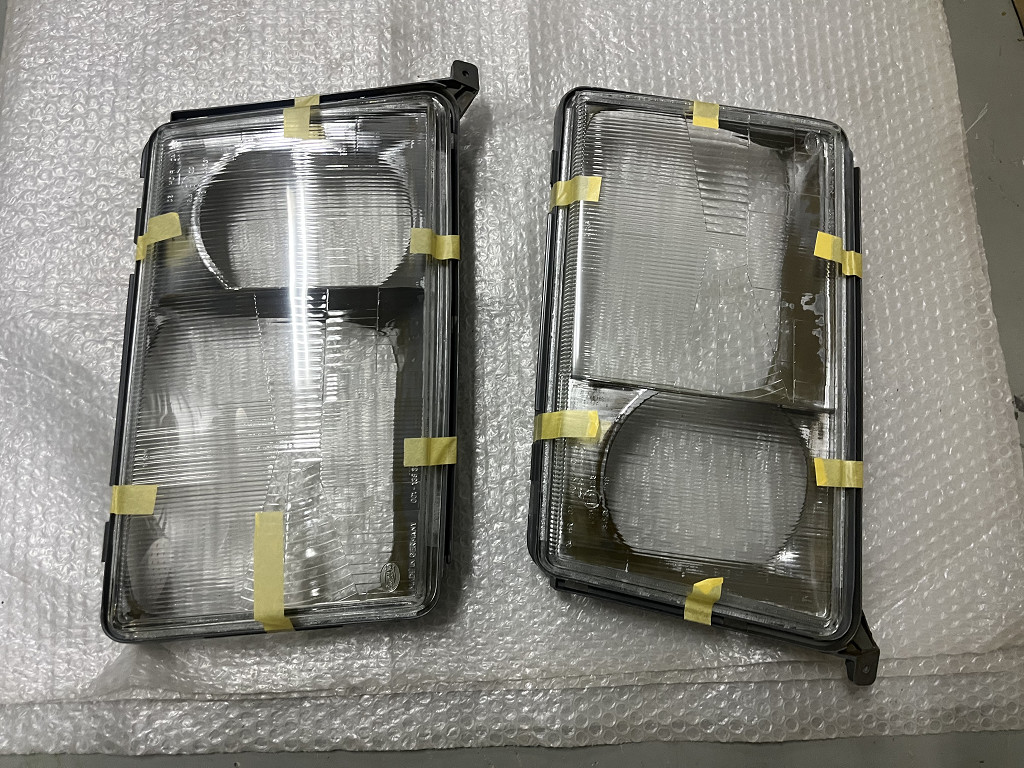 megatoukai's tweet photo. メルセデスベンツ
W124

ヘッドライトインナー
再メッキ加工ご依頼

素材の耐熱がそこまでないのでそこまでの耐熱の加工
アルミスパッタリングメッキ
レンズは洗浄、磨き
#W124 https://t.co/sBAQX5gQaI