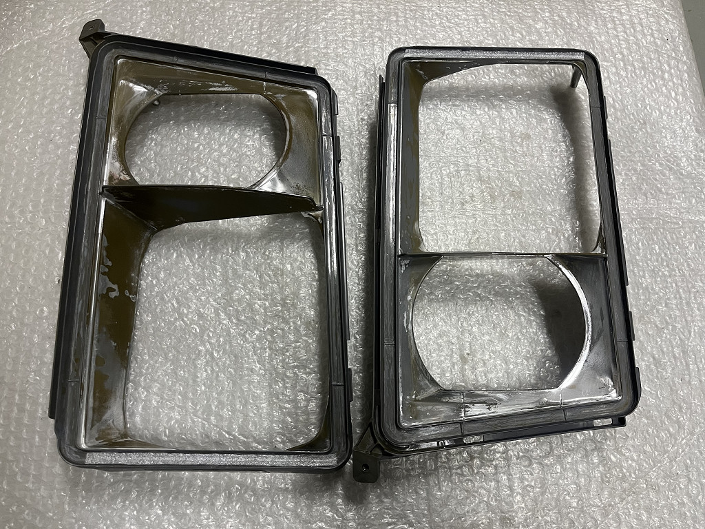 megatoukai's tweet photo. メルセデスベンツ
W124

ヘッドライトインナー
再メッキ加工ご依頼

素材の耐熱がそこまでないのでそこまでの耐熱の加工
アルミスパッタリングメッキ
レンズは洗浄、磨き
#W124 https://t.co/sBAQX5gQaI