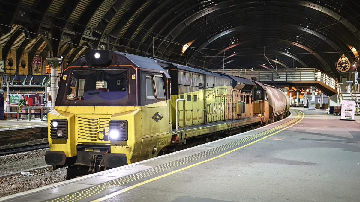 InterCityRlySoc's tweet photo. 70814 heads south through York platform 3 with the 6E62 Oxwellmains Lafarge - Hunslet Yard
4th April 2026
Pic©️Gary Asquith
Picture & Description by photographer and not that of ICRS
#ICRS #colas #yorkstation https://t.co/RxUolInvEw