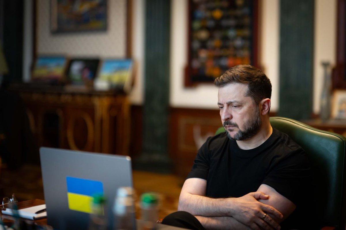 NOELreports's tweet image. Zelensky says Ukraine’s decision to give up nuclear weapons was a “deception,” arguing NATO membership should have been the minimum guarantee, and criticizes signatories for failing to provide security as Russia now uses transferred assets in war. #Ukraine