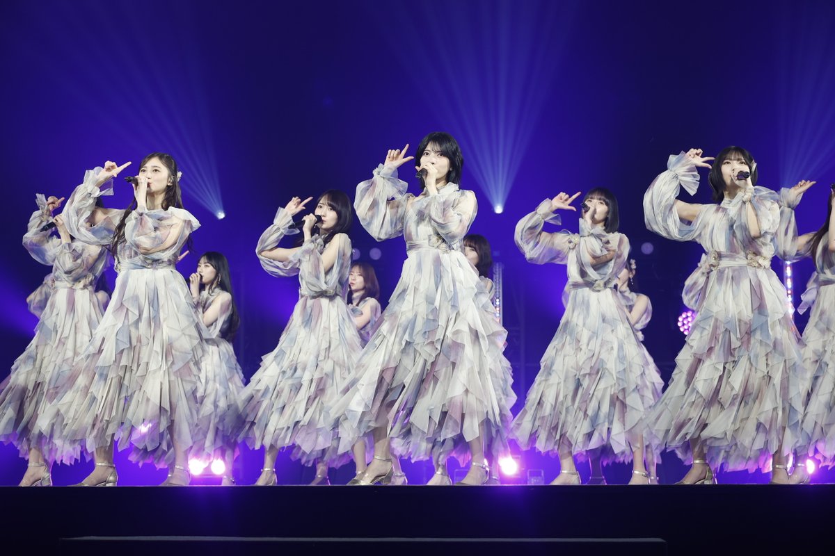 nihonukoho's tweet photo. 本学入学式に乃木坂46がサプライズ登場！
今春芸術学部を卒業された林瑠奈さんとの縁でライブが実現
4/8発売の新曲「最後に階段を駆け上がったのはいつだ？」や「きっかけ」を含む5曲を披露いただき
新入生18000人の割れるような大歓声と感激に包まれました！乃木坂46の皆さんありがとうございました！ https://t.co/fDwWwpnV1V