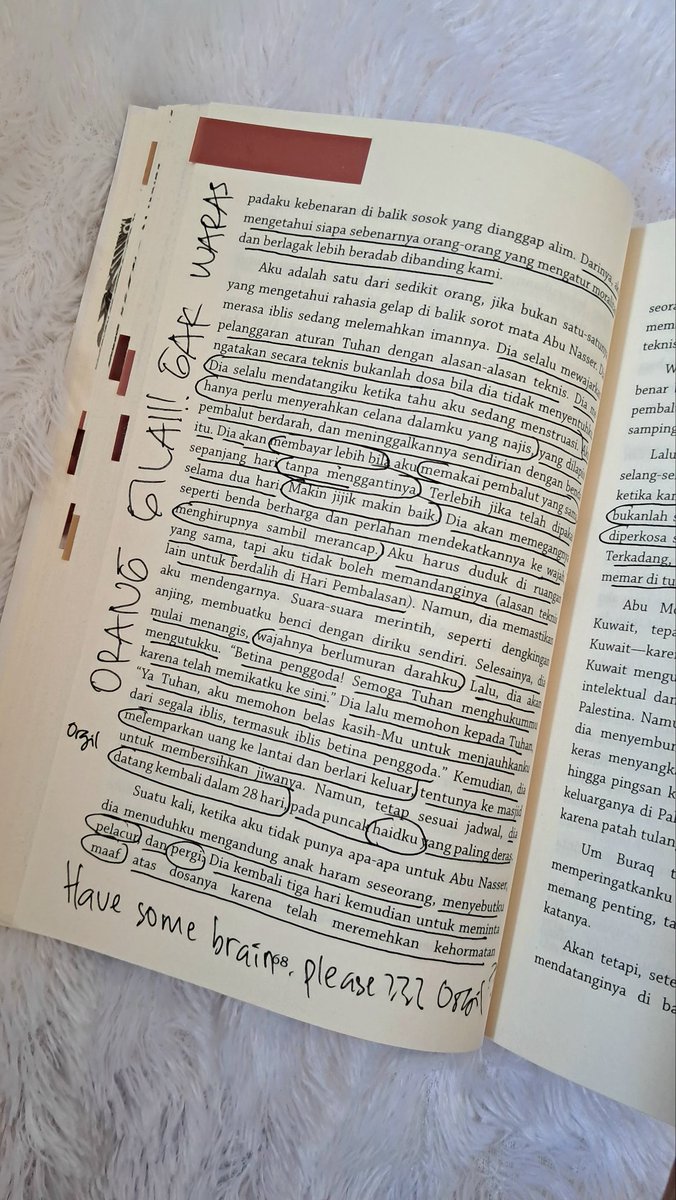 hasnasphere's tweet photo. SETUJU BANGET!!! Aku jg sukaa coret2 buku kaya gini karena jadi aesthetic in its own way! 😆 Kelihatan berantakan, tapi cakep. 

Trus kalo pas dibaca ulang tuh bikin inget sama momen pas baca bukunya. Inget pas lagi salting, marah2, curhat, atau bahkan pas nemu ilmu baru 😍😆 https://t.co/nw4RgbN1Px