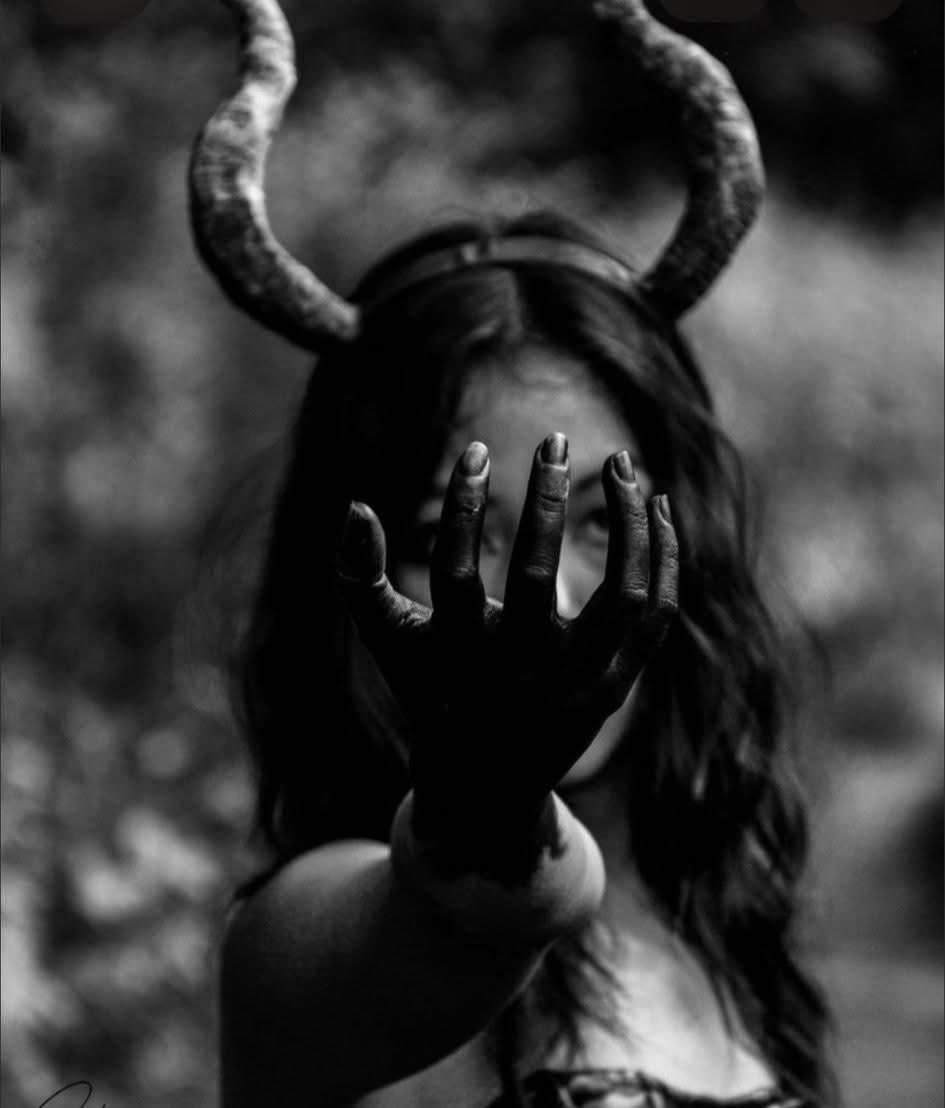 🕯️ ⛧ ᴅᴇsᴇᴏ ᴇɴᴛʀᴇ ʟíɴᴇᴀs | ᴛɪɴᴛᴀ qᴜᴇ ᴀʀᴅᴇ ⛧ 🕯️ tweet media