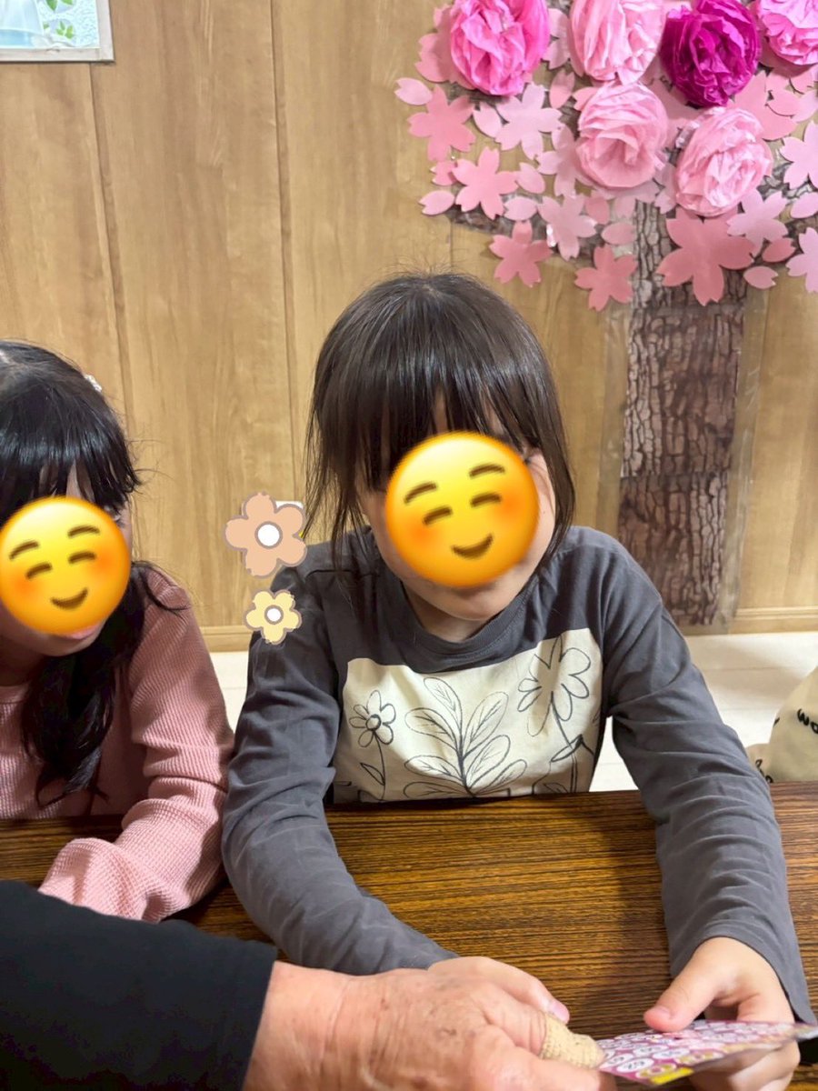 firstdream_04's tweet photo. ️☔️西小松川教室☔️
2026.4.10(金)
『ビンゴ大会』0️⃣
雨の日でも室内で楽しめるビンゴ大会を開催✨ビンゴになったら好きなおやつをゲット👍新年度が始まり1週間の疲れを楽しさで吹き飛ばしました😆

▽ファーストシーンドリームの詳細はこちら！
https://t.co/yO2C3uYhQs

#放デイ #新学期 https://t.co/aY5WpEViHb