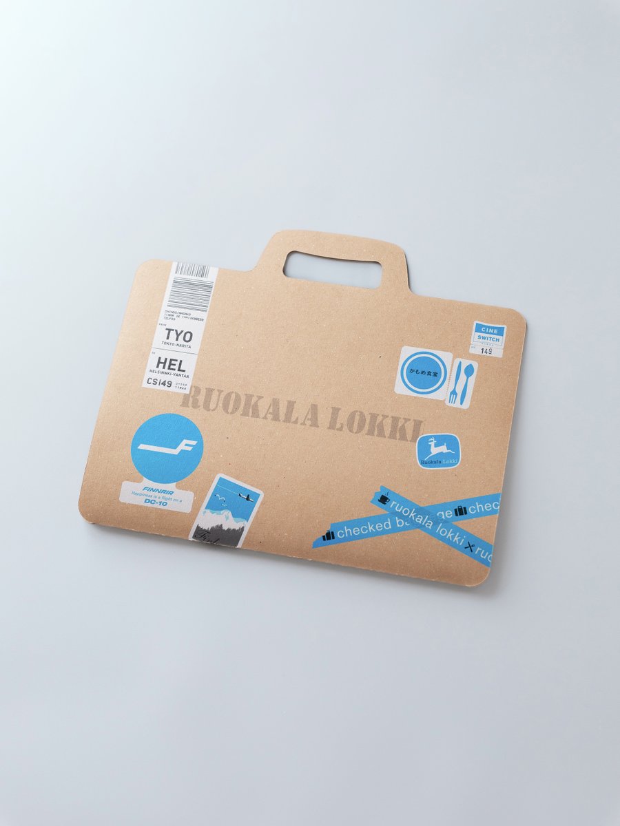 Filmarks_ticket's tweet photo. ━━━━━━━━━━━━━━━
『かもめ食堂』復刻パンフレット🧳
劇場販売＆オンライン受注販売受付中！
━━━━━━━━━━━━━━━

上映予定の全劇場、一部書店にて販売！

⬇️オンライン受注販売はこちら🛒
https://t.co/J2VsS8Nnfh
（4月30日（木）23:59まで受付中）

2026年4月10日（金）より
全国リバイバル上映中！