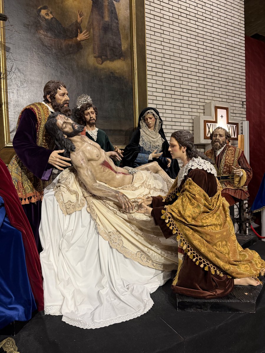 MortajaJerez's tweet image. #Altar || Ya se encuentran nuestros Sagrados Titulares en su Altar de diario para la veneración de sus fieles.

#SagradaMortaja
#Caridad
#ReinadelosÁngeles