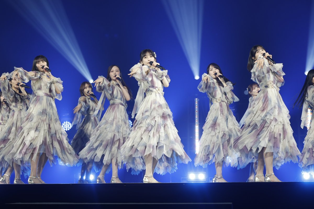 nihonukoho's tweet photo. 本学入学式に乃木坂46がサプライズ登場！
今春芸術学部を卒業された林瑠奈さんとの縁でライブが実現
4/8発売の新曲「最後に階段を駆け上がったのはいつだ？」や「きっかけ」を含む5曲を披露いただき
新入生18000人の割れるような大歓声と感激に包まれました！乃木坂46の皆さんありがとうございました！ https://t.co/fDwWwpnV1V