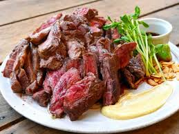 PMap_protein's tweet photo. テストステロンを爆上げしたいなら
「牛肉の赤身」一択。亜鉛が豊富で、天然のテストステロンブースターになる。

しかもクレアチンも含まれてるから、ジムでの出力も底上げされる。週末のランチ、迷ってるならステーキで決まりでしょ。

#PMap
#赤身肉
#筋肉
#たんぱく質
#牛肉 https://t.co/8mdtp2Q83Q