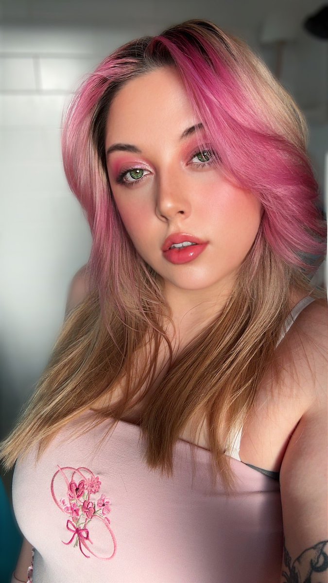 Christina ✨ tweet media