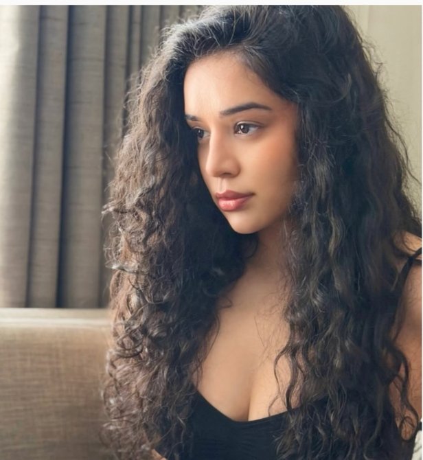 Dreamgirl_Sukku's tweet image. Gorgeous always 🥰 #SukirtiKandpal #PKYEK #S9MK #DMG #InstaPost