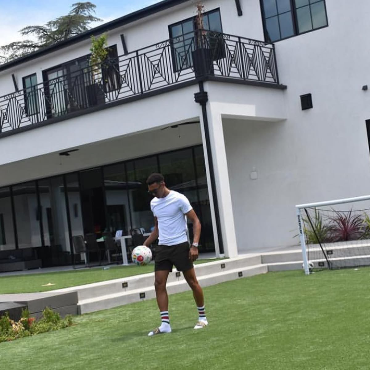 𝐎𝐩𝐨𝐥𝐨𝐭𝐑𝐨𝐧𝐧𝐢𝐞 tweet media