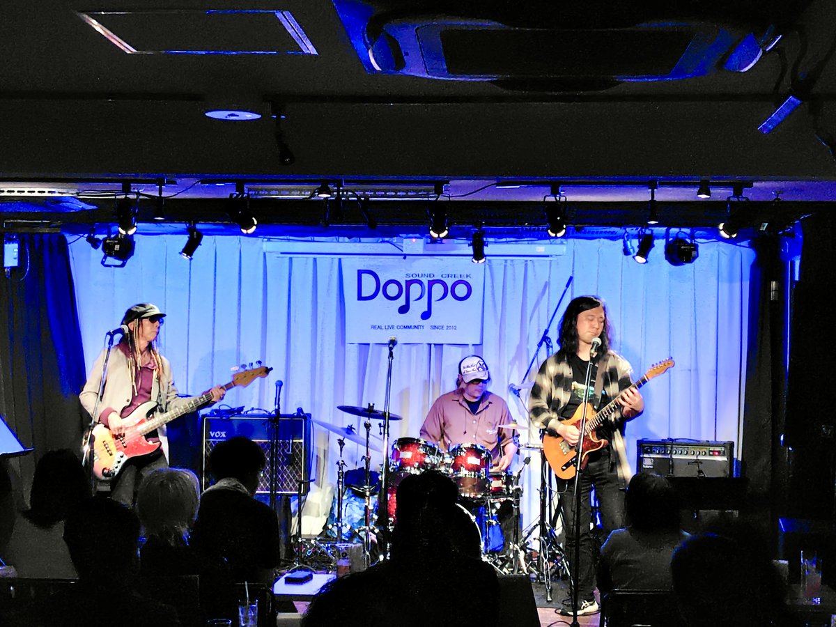 kenjiBassplayer's tweet photo. 先日のDjango vol.8
ありがとうございました

レギュラーバンド
カモネギー
ONOEs BAND

熟練のプレイヤーが揃い
アレンジも素晴らしく
また観たくなるバンド
YMKM

メンバーのフィーリングも気持ちよく
あっという間の楽しい時間でした

次回のDJANGO vol.9は
7月2日（木）

よろしくお願いいたします https://t.co/1qFxHPAZln
