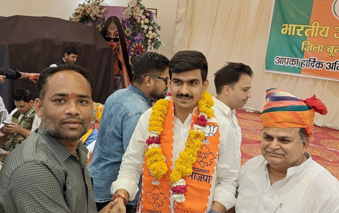 भारतीय जनता पार्टी युवा मोर्चा राजस्थान के प्रदेशाध्यक्ष श्री शंकर गोरा जी को जन्मदिन की हार्दिक बधाई एवं शुभकामनाएँ💐
<a href="/ShankarGora/">𝗦𝗵𝗮𝗻𝗸𝗮𝗿 𝗚𝗼𝗿𝗮</a>
<a href="/BJYMinRaj/">BJYM Rajasthan</a>