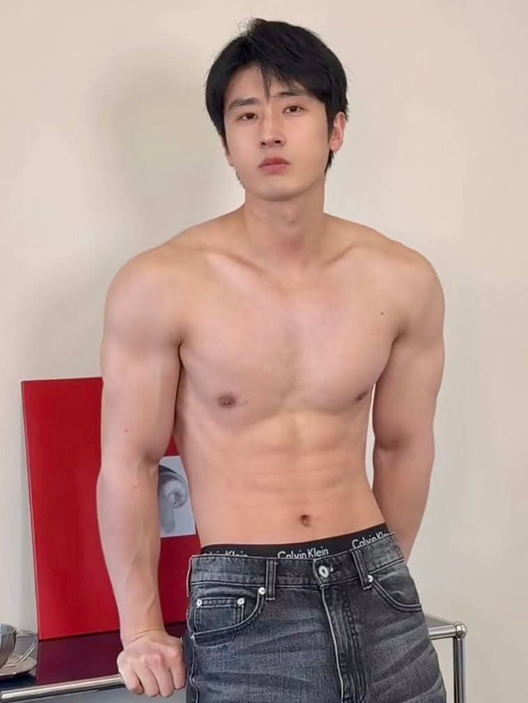moseschan1118's tweet photo. Moses Artist Management  "鲜" 睹为快
IG: https://t.co/HkOQHAzuXj
IG: https://t.co/vTb5uaCyIQ
#男神 #型男 #以你为鲜 #抢鲜看 #胸肌 #腹肌 https://t.co/DjHZAPLbQc