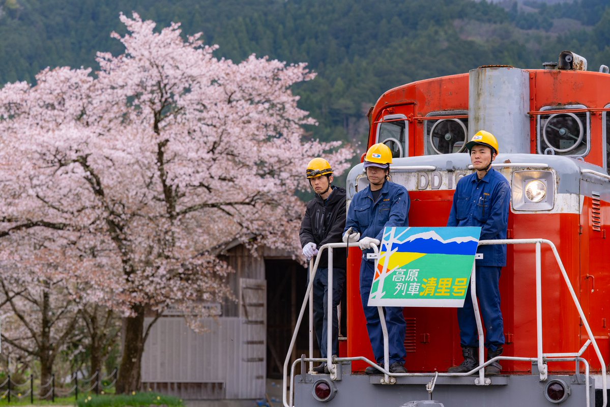 とともや tweet media