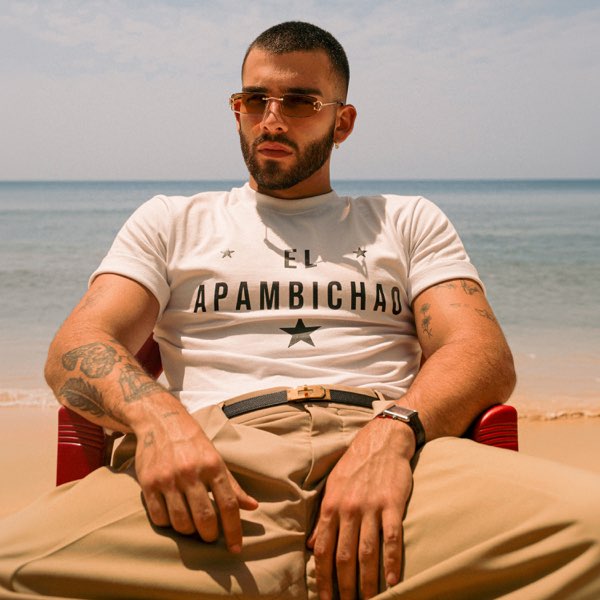 ObReggaeton's tweet photo. Manuel Turizo presenta ‘Apambichao’, un álbum profundamente inspirado en las raíces de su país

#ManuelTurizo amplía su discografía con #Apambichao que funciona como una postal sonora de su paìs.

#musicacolombiana #Colombia #Monteria #album #vallenato

https://t.co/C7WASIeF9g https://t.co/hekmkp5r8W