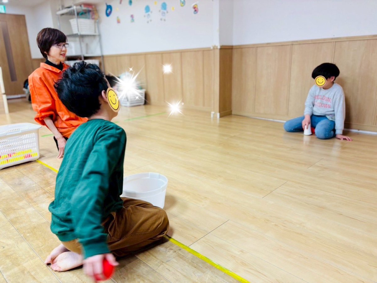 firstdream_21's tweet photo. 🧑🏻‍浅草橋教室🧒🏻
2026.4.10(金)
『紙コップボールキャッチ』
2人ペアになり、お友達が転がしたボールを紙コップ���キャッチするゲームをしました🖐️
手先を使い、精密なコントロールや指先の支持性を育みました🌈

▽ファーストシーンドリームの詳細はこちら！
https://t.co/694S4VXsDC

#放デイ #療育 https://t.co/qU2XIFj2JI