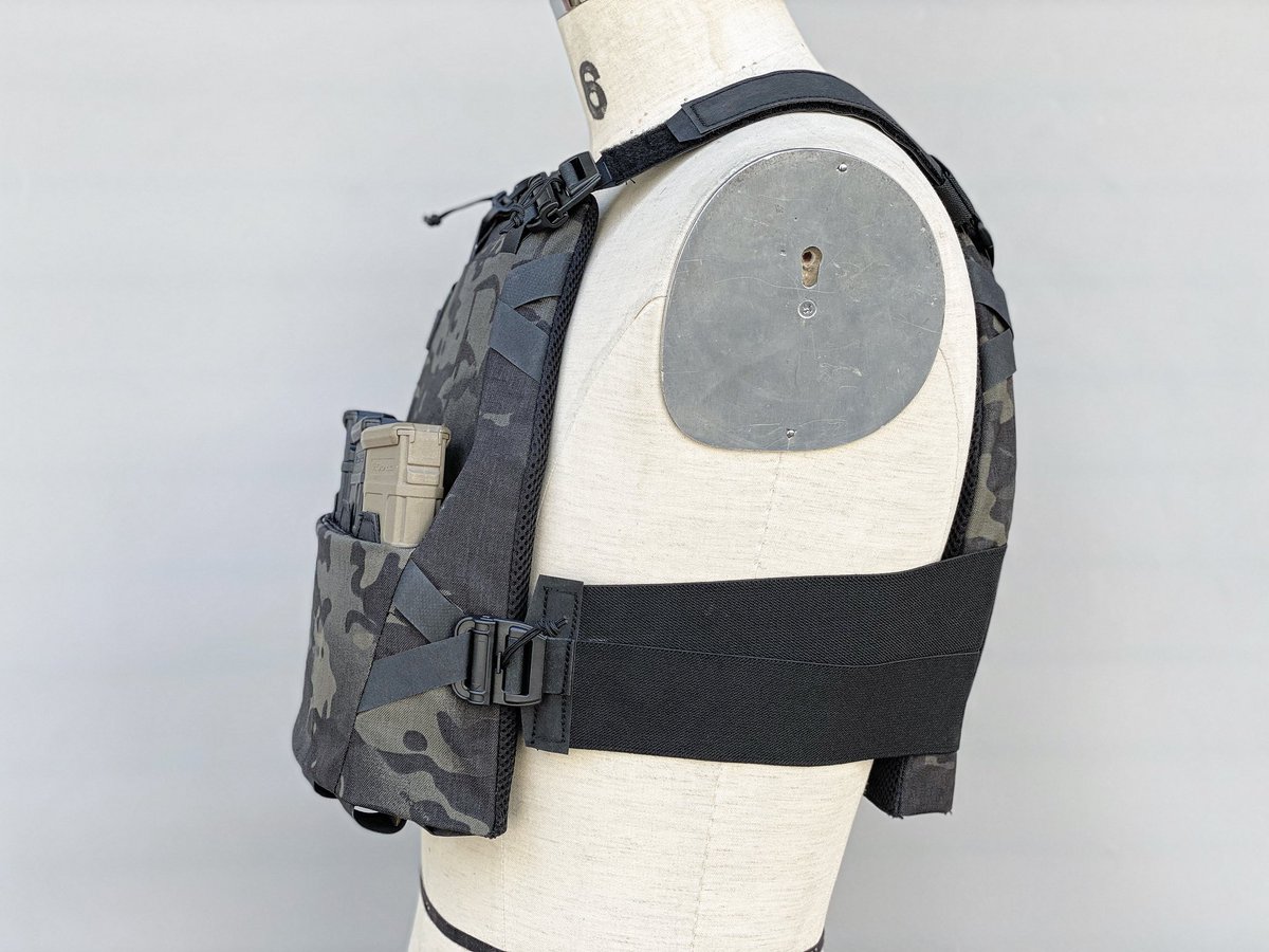 x115xtaylor's tweet image. 4.12(日) 爆裂祭💥💥
⭐︎池袋サンシャインシティ文化会館3階⭐︎
アイテム速報④ 
XP11 "ORIGAMI"SLICK PLATE CARRIER
固定概念を撃ち破るエッジなスリックプレートキャリア。
畳んで、織り重ねて、返して。
ボディパネルの表面には1針のステッチすらない、オーパーツな1着です。