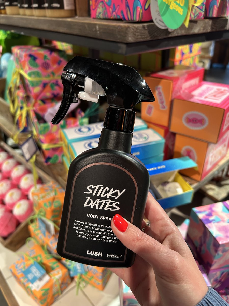 Princesshay's tweet image. Fresh florals, citrus notes and light spring fragrances that smell like sunshine in a bottle 🌺🥥

Looking for a fragrance for a spring wedding, picnics in the sun or to simply refresh your everyday... there's a scent for everyone in Princesshay. 

#Perfume #Princesshay