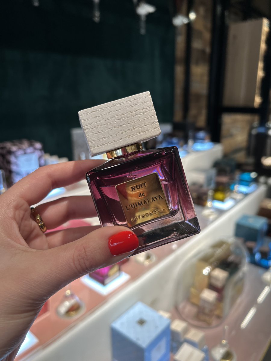 Princesshay's tweet image. Fresh florals, citrus notes and light spring fragrances that smell like sunshine in a bottle 🌺🥥

Looking for a fragrance for a spring wedding, picnics in the sun or to simply refresh your everyday... there's a scent for everyone in Princesshay. 

#Perfume #Princesshay
