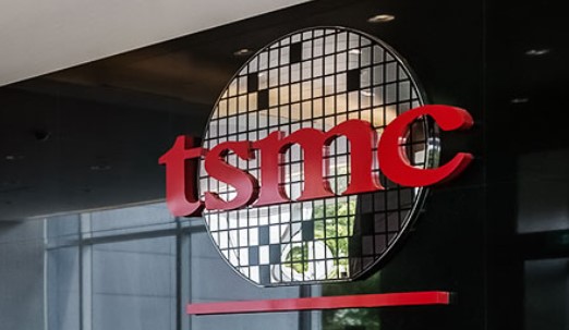 classcnbc's tweet image. #TSMC, il più grande produttore di chip al mondo, ha messo a segno l'ennesimo trimestre da record: il colosso taiwanese ha registrato un aumento del fatturato del 35% a/a a 35,6 miliardi di dollari nei primi tre mesi del 2026, grazie alla forte domanda di chip per l'AI da parte