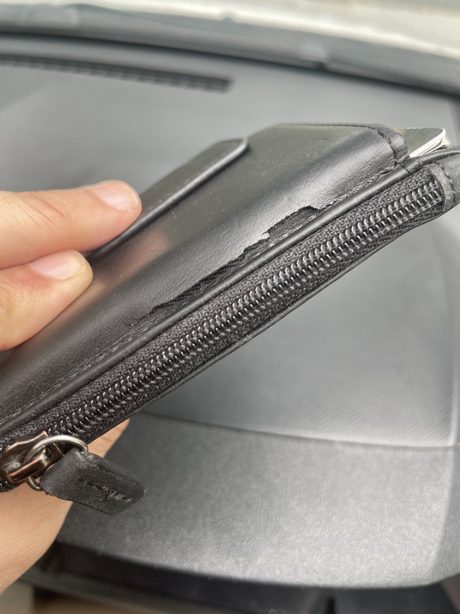 azrisabrii tweet media