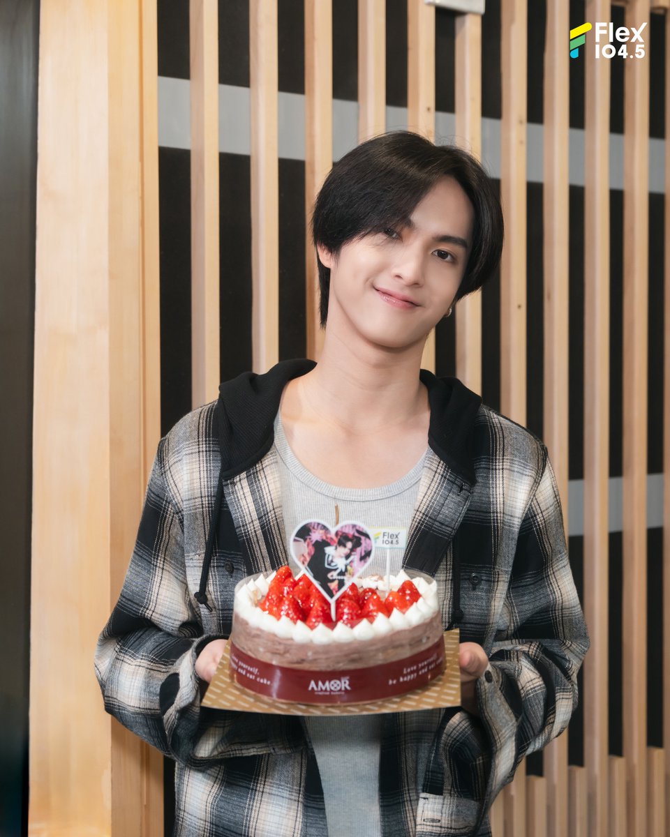 Flex 104.5 tweet media