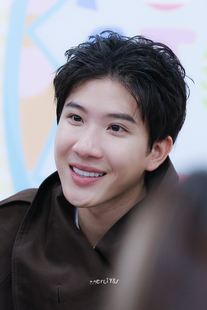 m e r c i tweet media