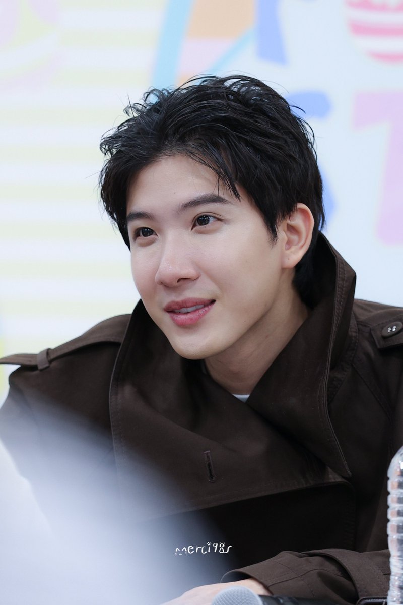 m e r c i tweet media