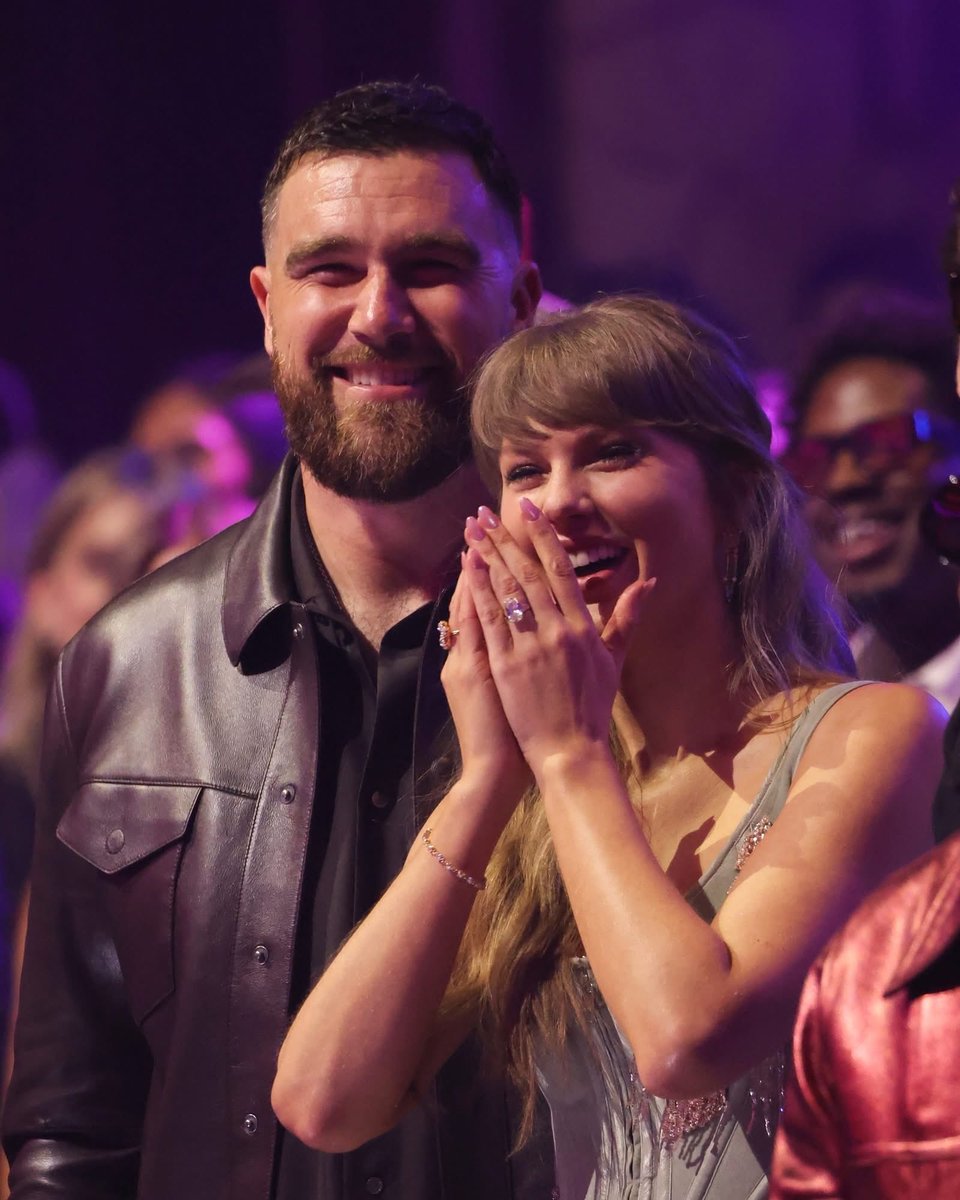 FanPOVSongPop's tweet photo. POV: you’re the most famous woman in the world… but you just want someone to hold your hand in public.
Everyone’s watching.
This story deserves a song.
#lover #popstory #fanpov #taylorswift https://t.co/By9pBSPcs1