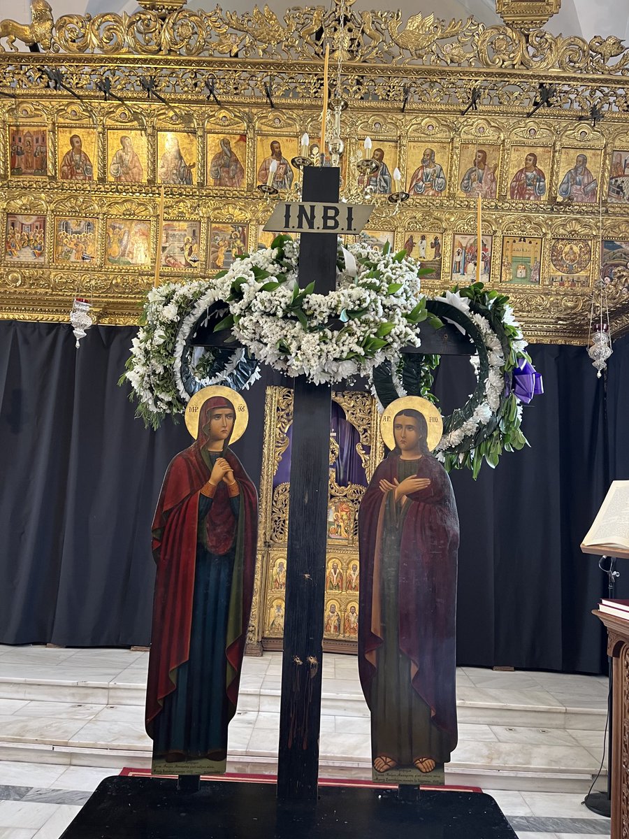 n_santama's tweet image. Τιμώντας το έθιμο, όπως κάθε χρόνο. Η κατάνυξη της Μεγάλης Παρασκευής στους επιτάφιους της Λευκωσίας. 1/

#GoodFriday #OrthodoxEaster
