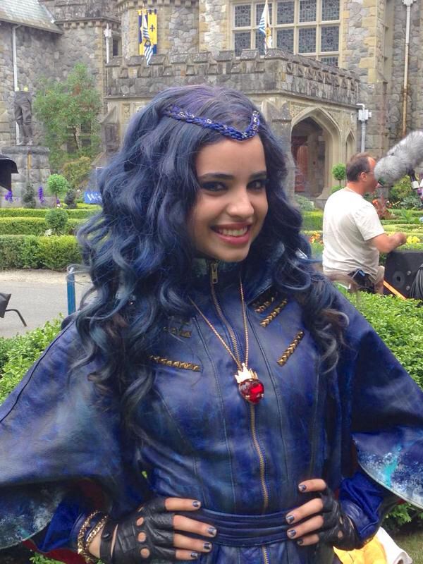 forsofandcam's tweet photo. Happy birthday to THE queen🥹🤍

You are 33 years old today,
how time flies... 
I wish you the best in the world.
thank you for who you are!!
i love you with all my heart.💗
@SofiaCarson https://t.co/9T8xXhQZbh