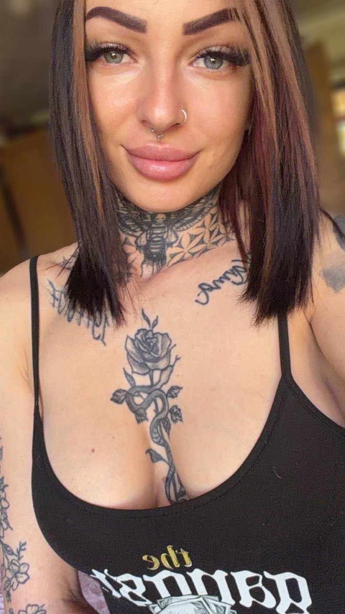 Gyertek of :p most 50 embernek ingyenes a belépés 😘 onlyfans.com/velvetpoisonn
