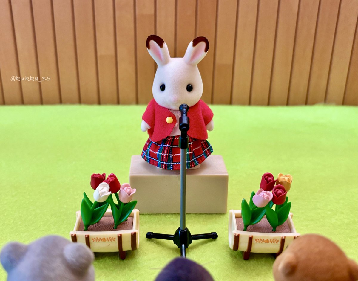 kukka_35's tweet photo. 昨日は中学校の入学式🌸
在校生代表挨拶を任された長女。

見に行けないのでずっとソワソワしてましたが、ママ友さん達から動画をいただいて😭

その姿に感動しました🥹

たくさんの新入生が来るので朝からとても緊張していたけれど、良い経験になりました☺️

#シルバニア
#シルバニアファミリー https://t.co/fw6OUAXzv2